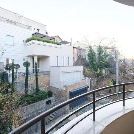 The Hill House Free Parking *