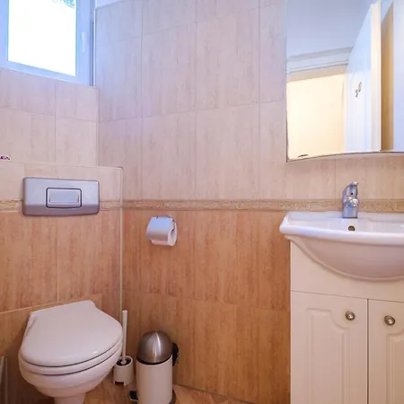 The Hill House Free Parking Feriehus