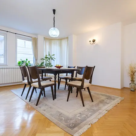 The Hill House Free Parking Feriehus *