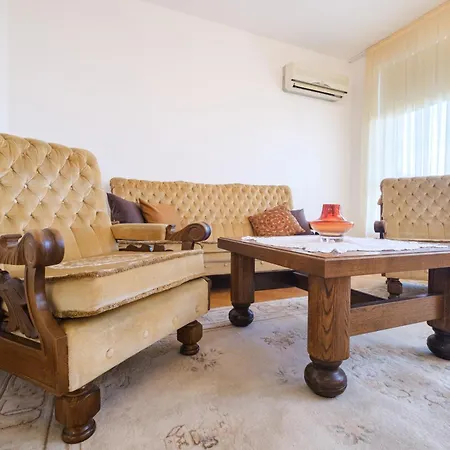 The Hill House Free Parking Feriehus