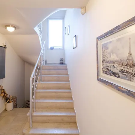 Feriehus The Hill House Free Parking