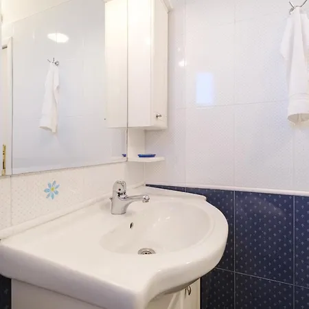 The Hill House Free Parking Feriehus