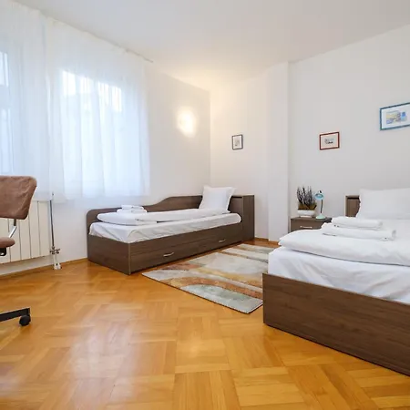 The Hill House Free Parking Feriehus *