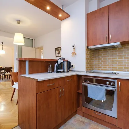 The Hill House Free Parking *