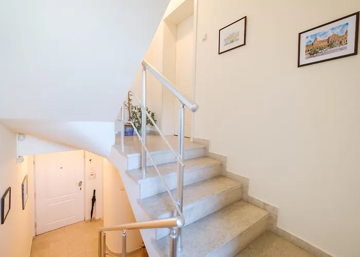 Ferienhaus The Hill House Free Parking *