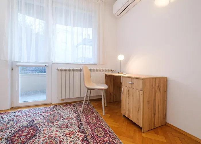 The Hill House Free Parking Ferienhaus *