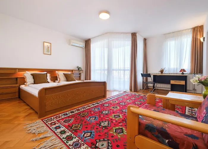 The Hill House Free Parking Ferienhaus