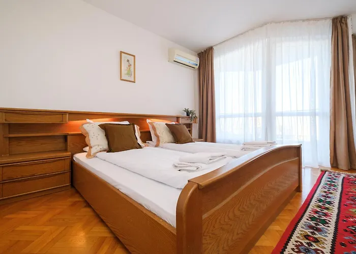 The Hill House Free Parking Ferienhaus *