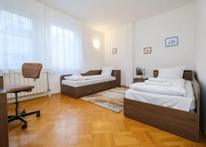 The Hill House Free Parking Ferienhaus *